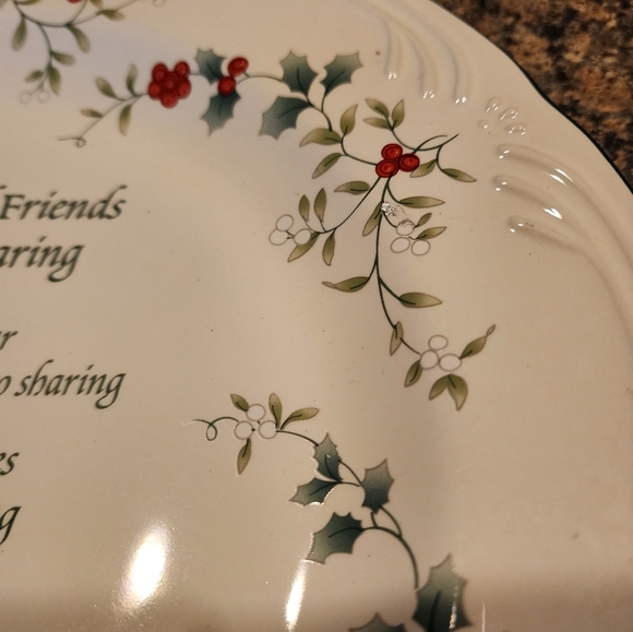 Pfaltzgraff Friends And Family Sharing Plate, Winterberry - Picture 3 of 6
